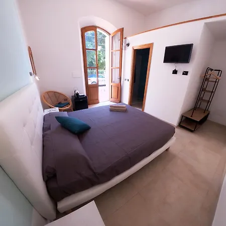 North Sardinia Retreats - Millelire Guest house
